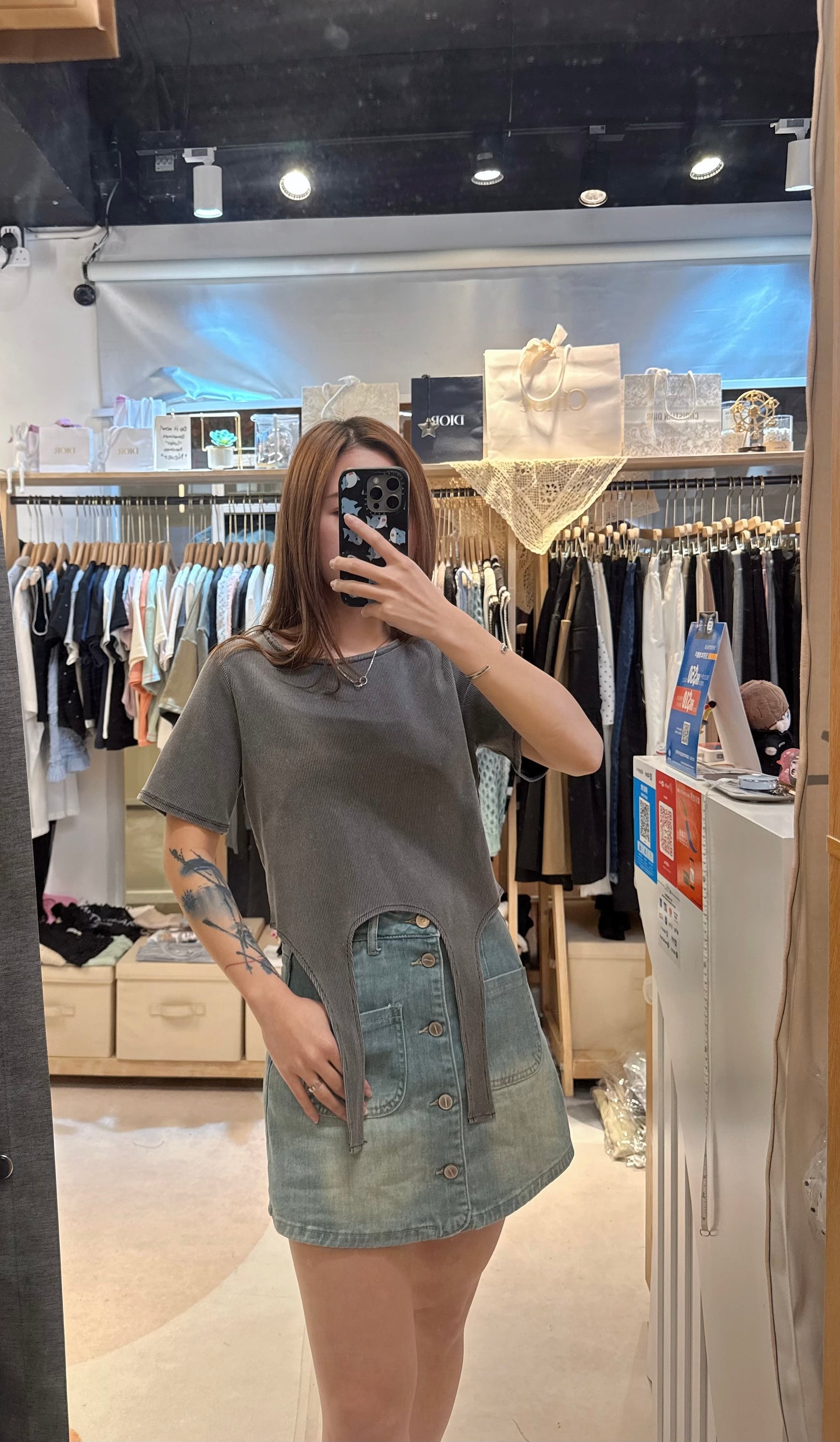 🇯🇵暗直紋水洗灰下擺吊帶Tee