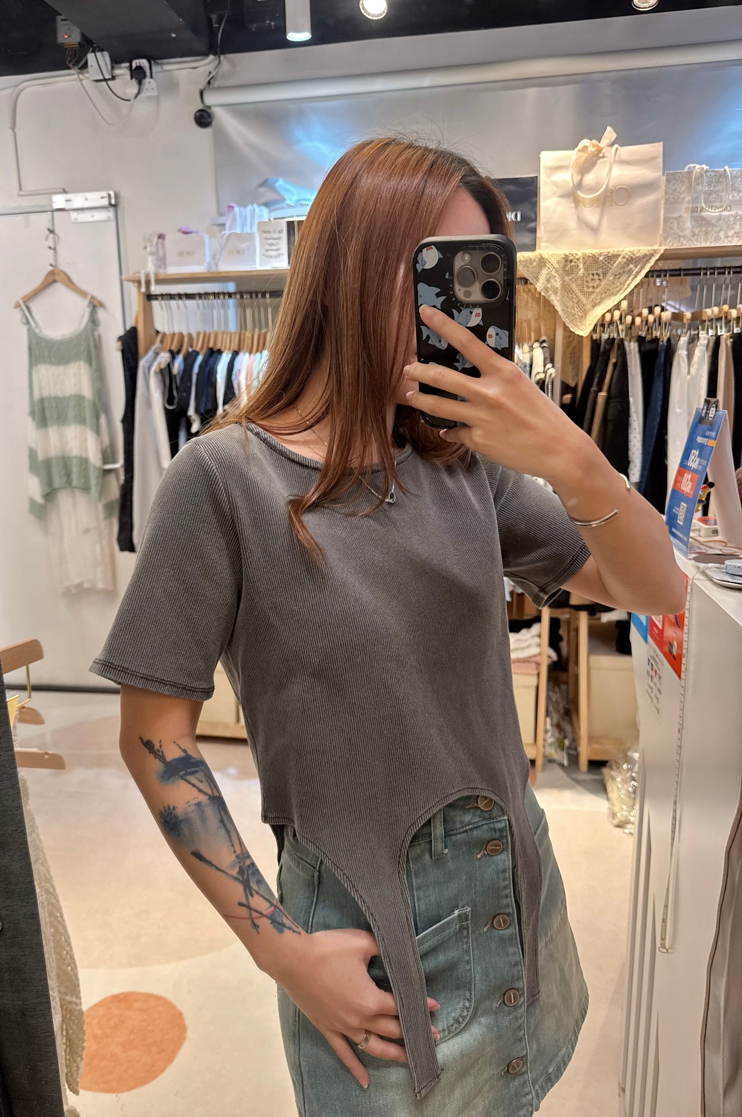 🇯🇵暗直紋水洗灰下擺吊帶Tee