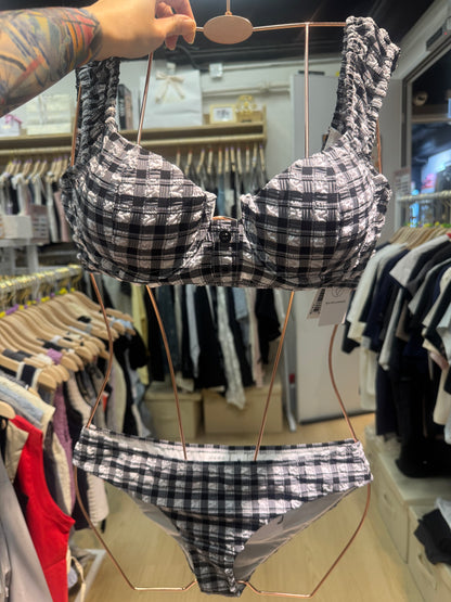 韓國品牌 黑白皺皺兩件式泳衣👙